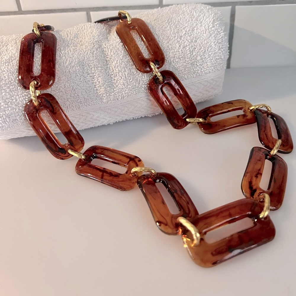 Vintage faux tortoise shell and gold chunky gold chain necklace.